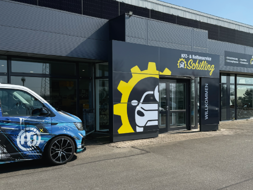 Eingangsportal Autohaus